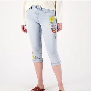 NWT Laurie Felt Embroidered Capri Jeans Sz Large